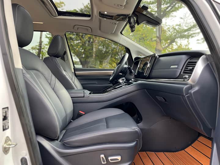 Фото 11 - GAC Trumpchi M8