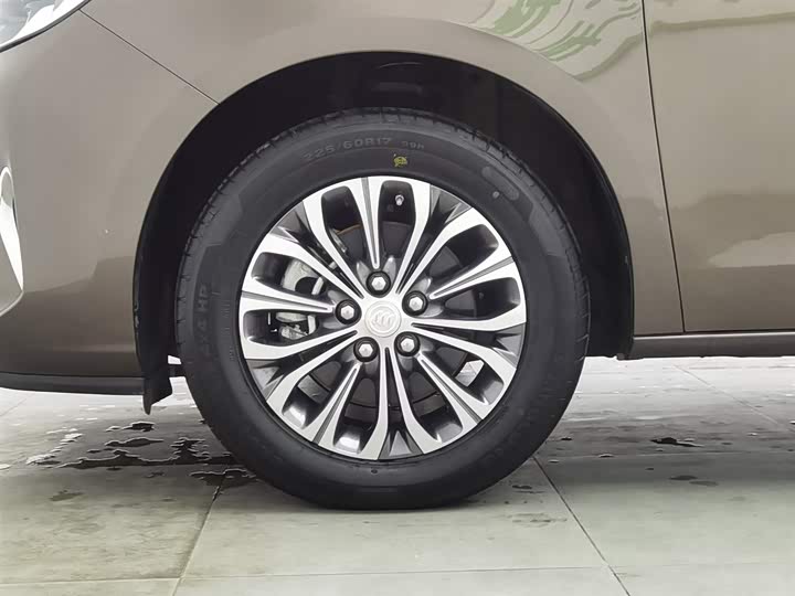 Фото 17 - Buick GL8 ES