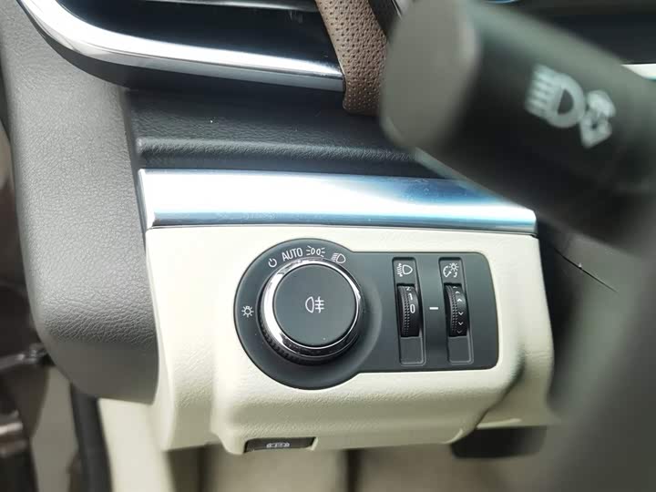 Фото 21 - Buick GL8 ES