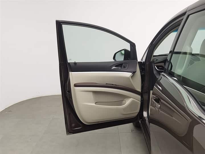 Фото 8 - Buick GL8 ES