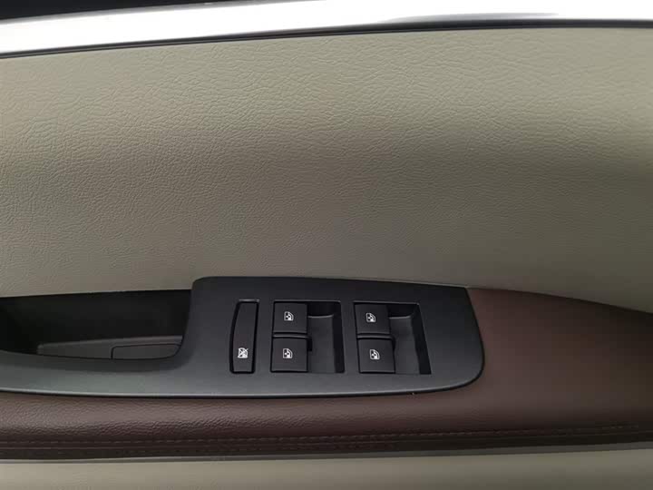 Фото 9 - Buick GL8 ES