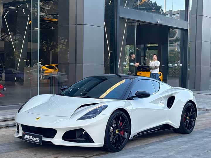 Фото 1 - Lotus Emira