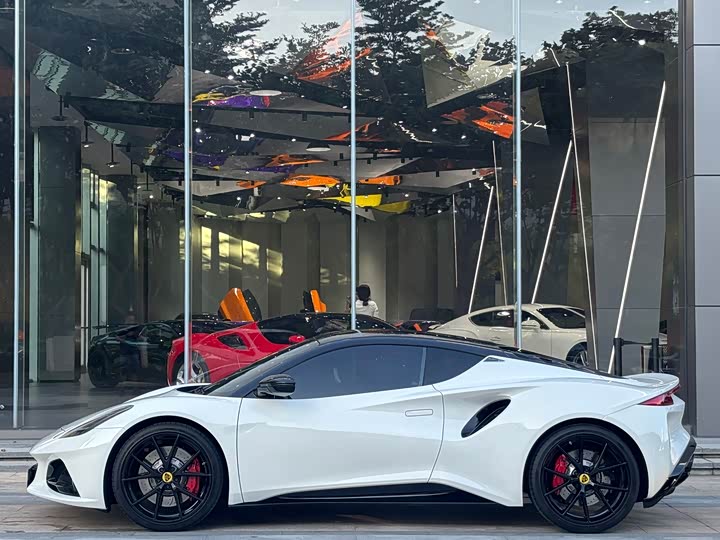 Фото 3 - Lotus Emira