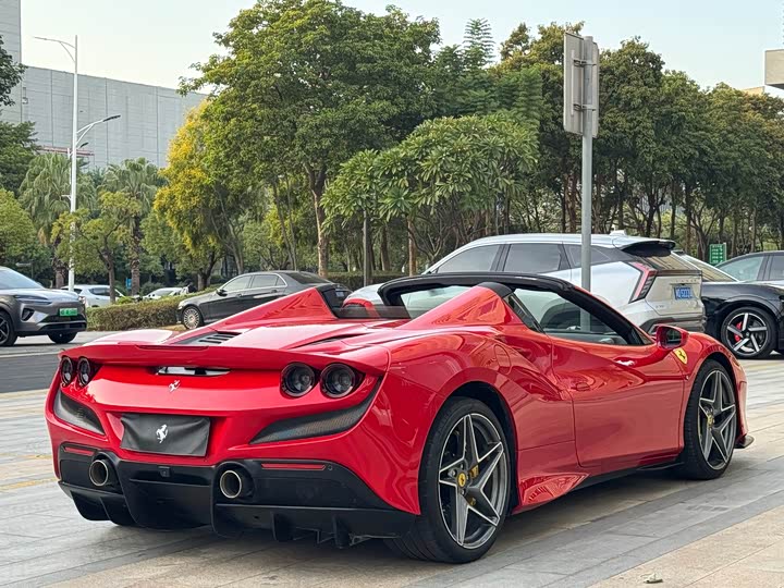 Фото 14 - Ferrari F8