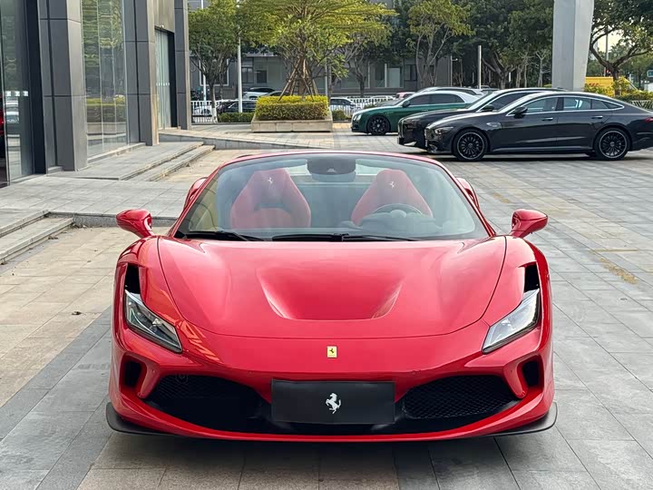 Фото 2 - Ferrari F8