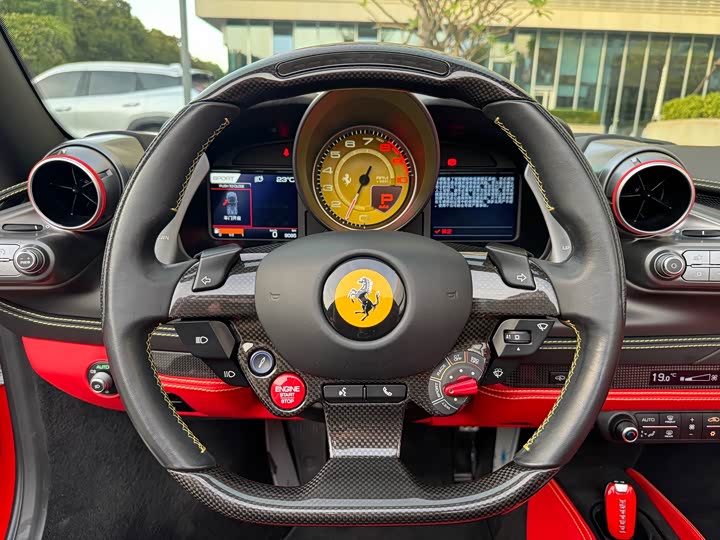 Фото 6 - Ferrari F8