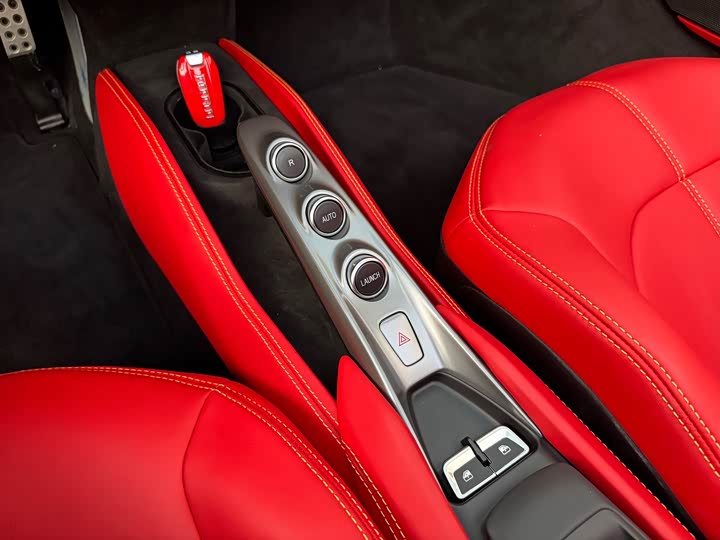 Фото 7 - Ferrari F8