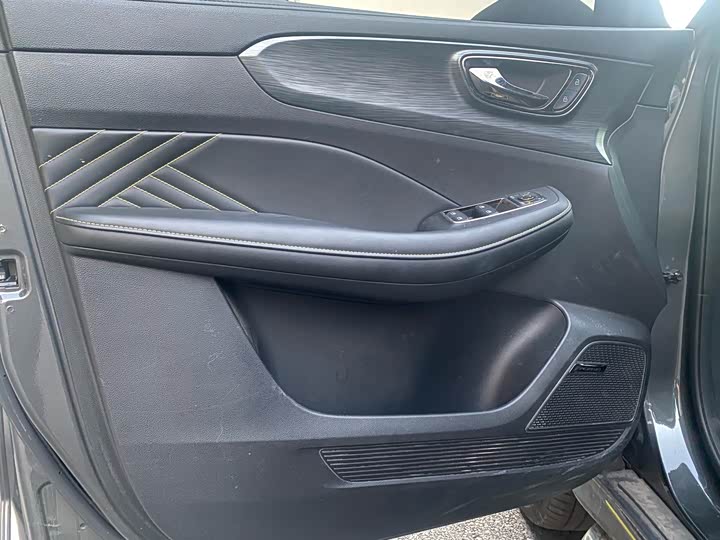 Фото 4 - Roewe RX5