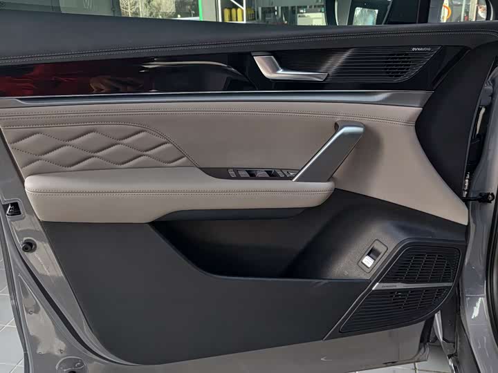 Фото 15 - BYD Tang Hybrid/EV