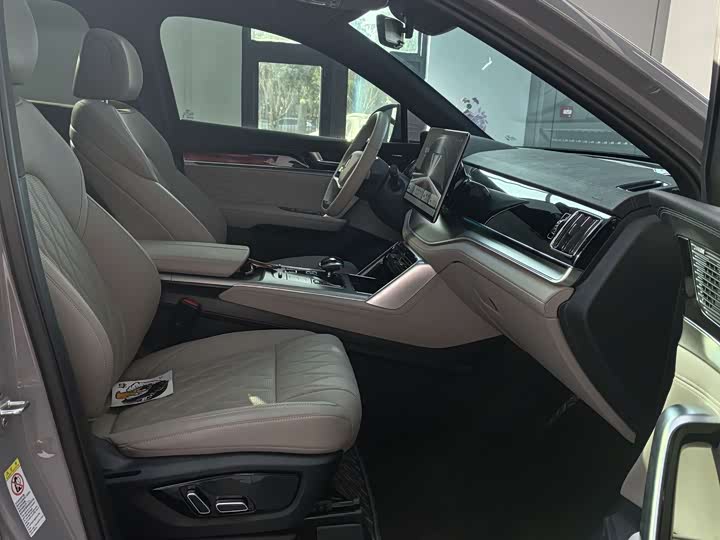 Фото 21 - BYD Tang Hybrid/EV