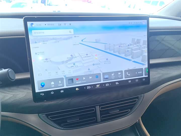 Фото 13 - Denza D9