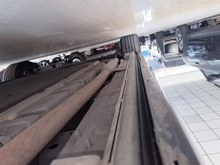 Фото 21 - Denza D9