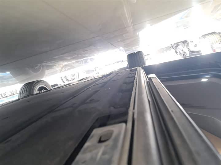 Фото 22 - Denza D9