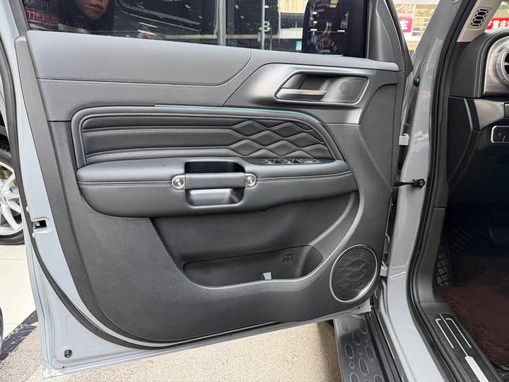 Фото 12 - Tank 300