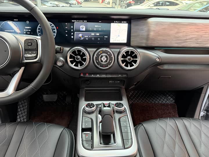 Фото 16 - Tank 300