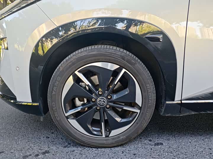 Фото 13 - Toyota bZ3X