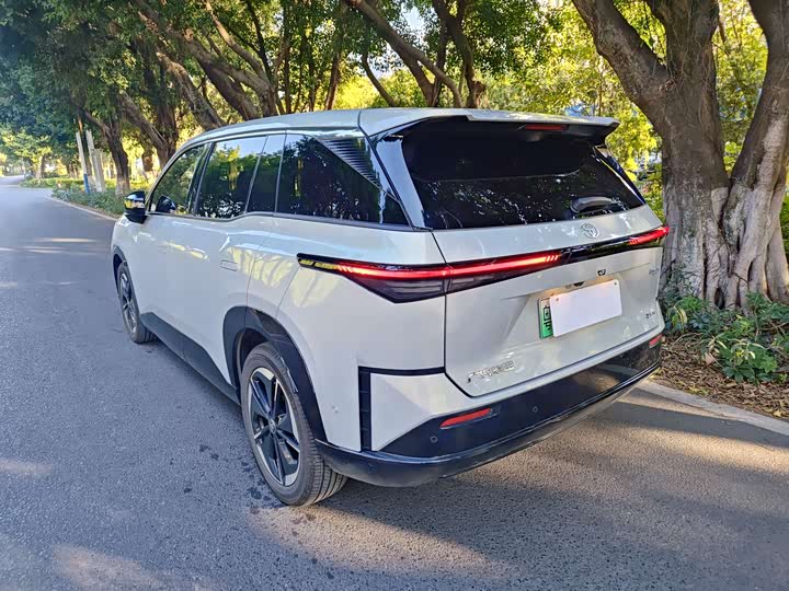 Фото 4 - Toyota bZ3X