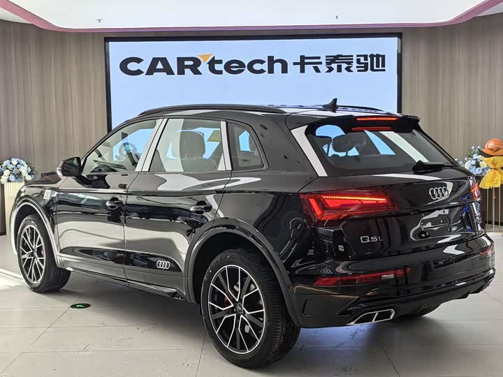 Фото 11 - Audi Q5L