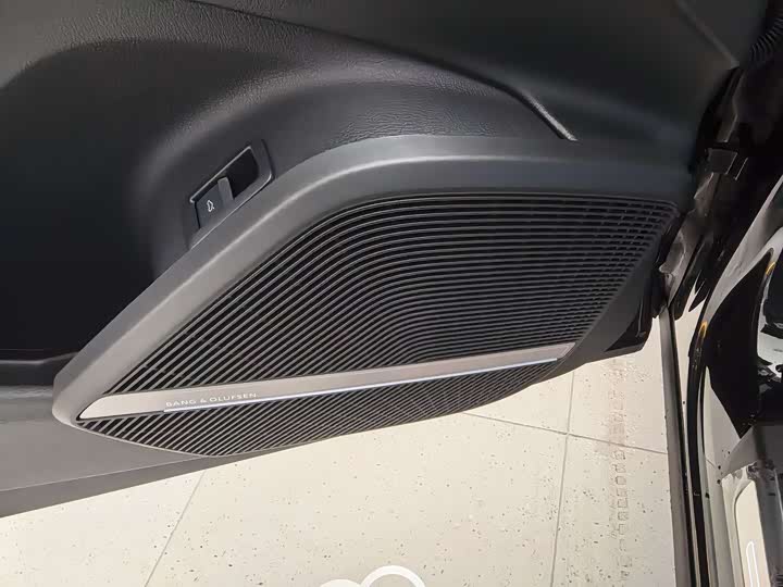 Фото 12 - Audi Q5L