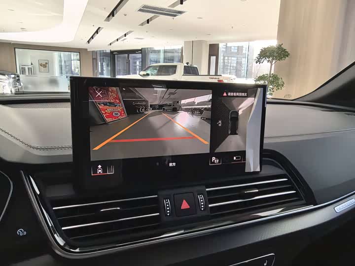 Фото 13 - Audi Q5L