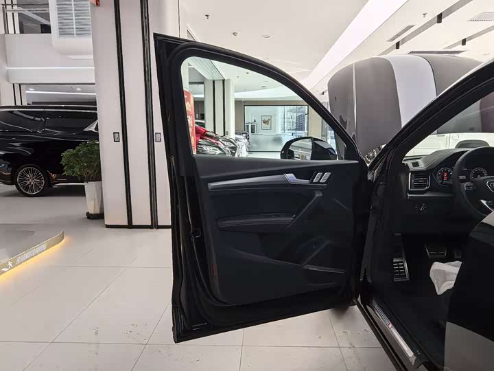 Фото 18 - Audi Q5L