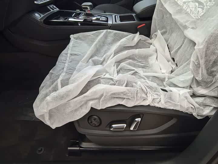 Фото 19 - Audi Q5L