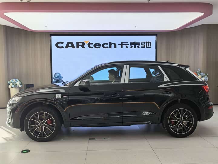 Фото 2 - Audi Q5L