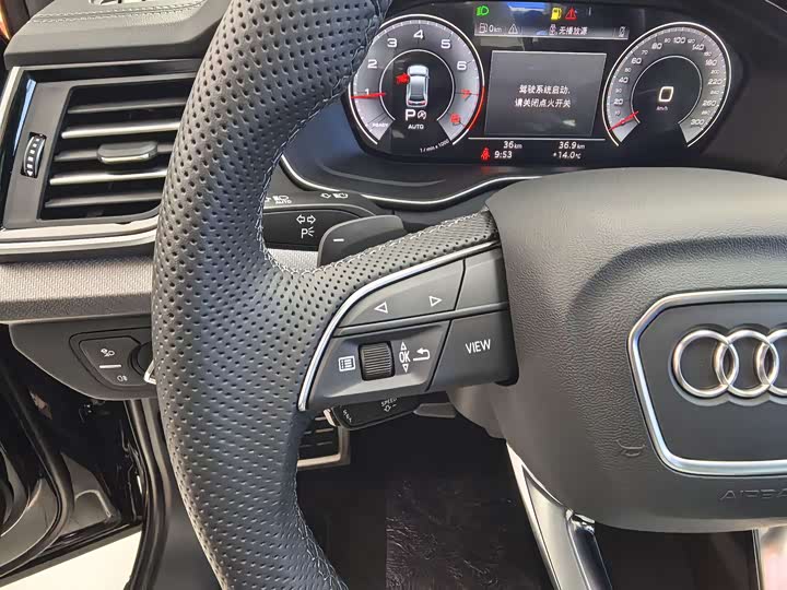 Фото 24 - Audi Q5L