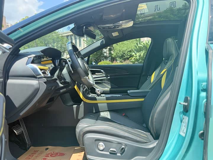 Фото 10 - Hongqi H6