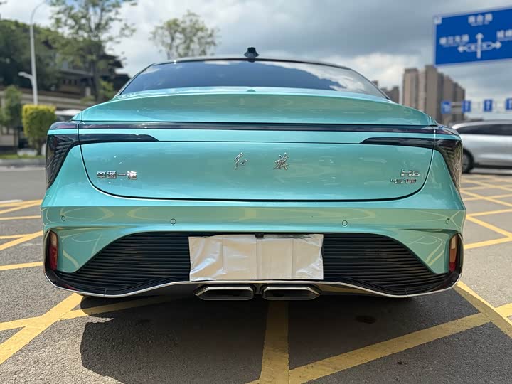 Фото 12 - Hongqi H6