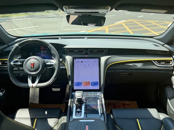 Фото 13 - Hongqi H6