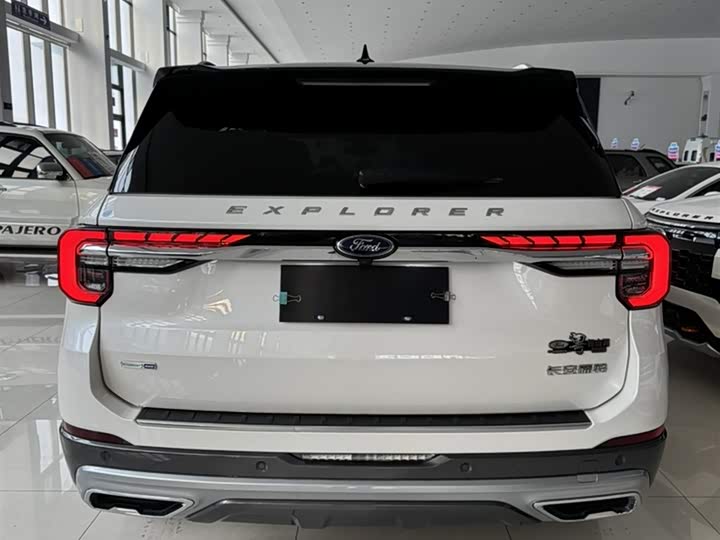 Фото 12 - Ford Explorer