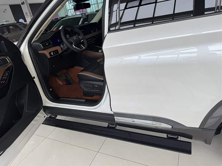 Фото 13 - Ford Explorer