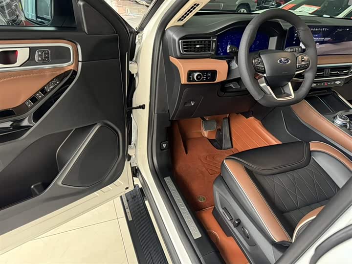 Фото 18 - Ford Explorer