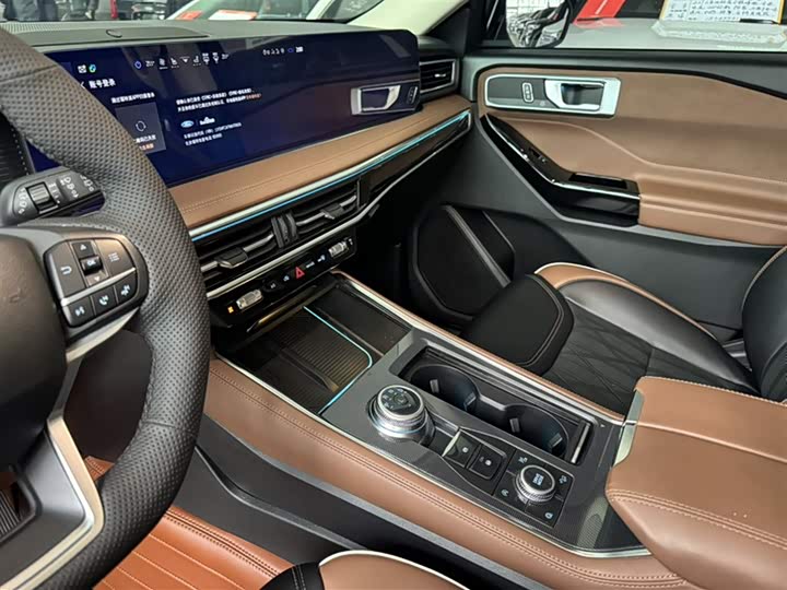 Фото 19 - Ford Explorer