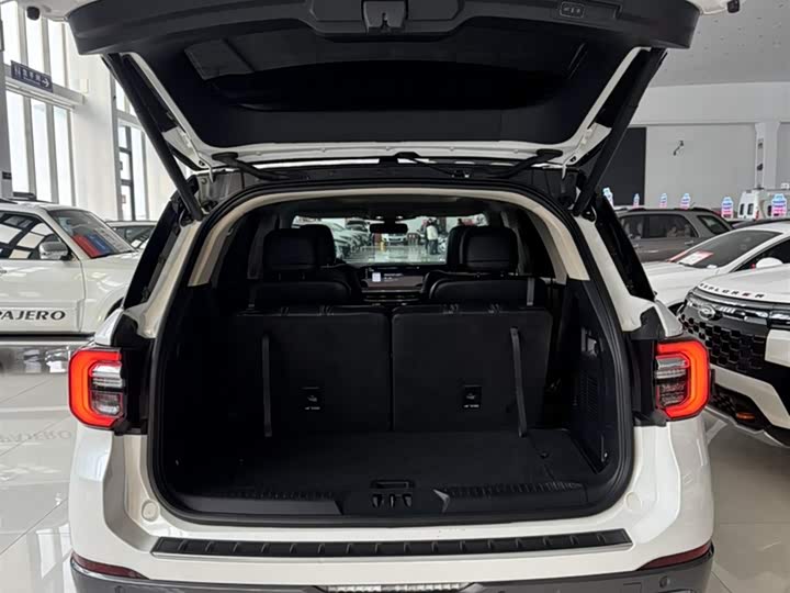 Фото 2 - Ford Explorer