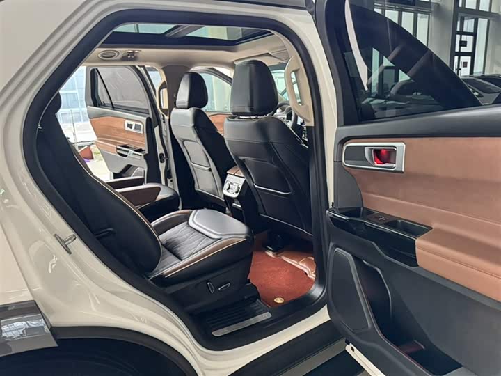 Фото 20 - Ford Explorer