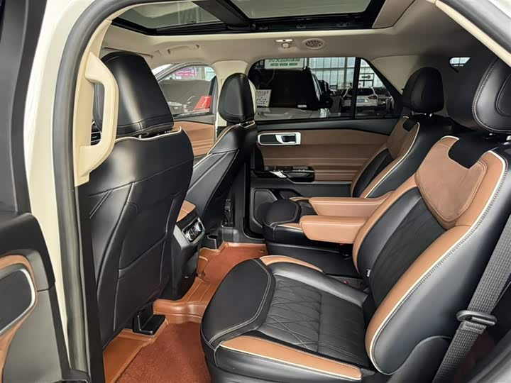 Фото 22 - Ford Explorer