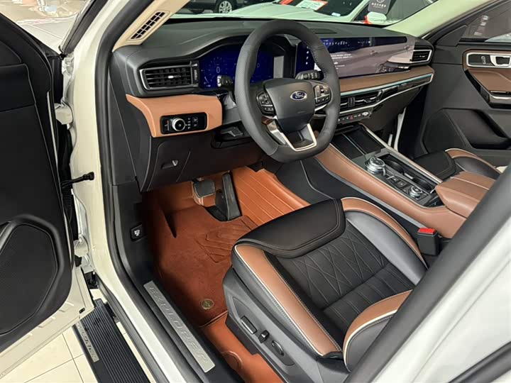 Фото 24 - Ford Explorer