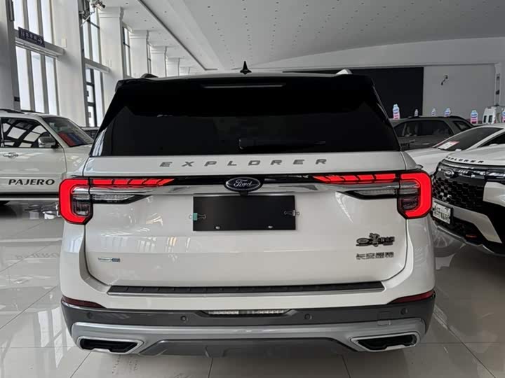 Фото 8 - Ford Explorer