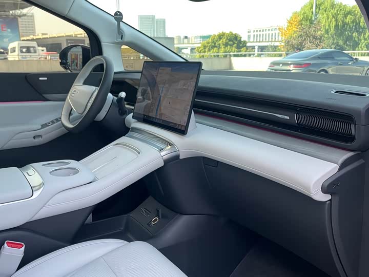 Фото 17 - XPeng X9