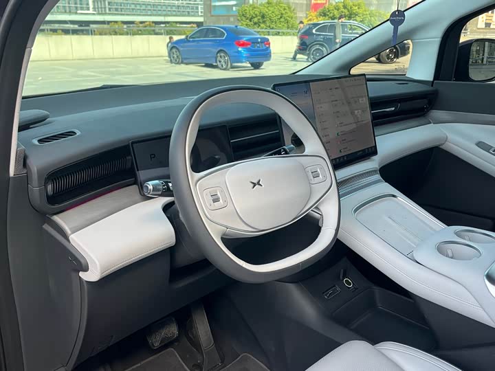 Фото 23 - XPeng X9