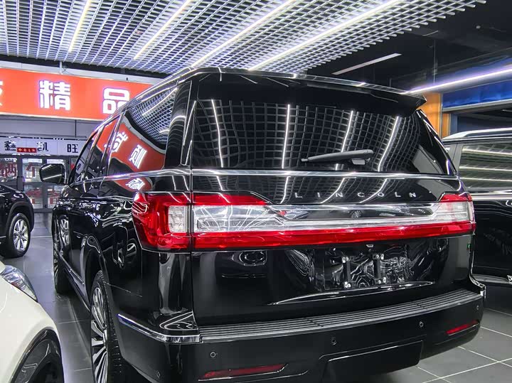 Фото 3 - Lincoln Navigator