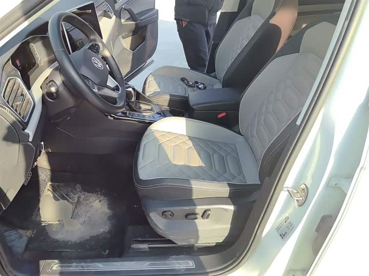 Фото 15 - Volkswagen Tayron