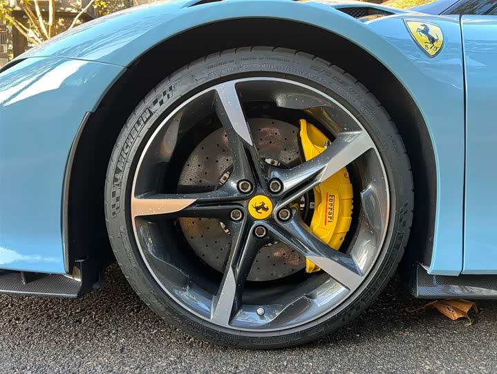 Фото 19 - Ferrari SF90