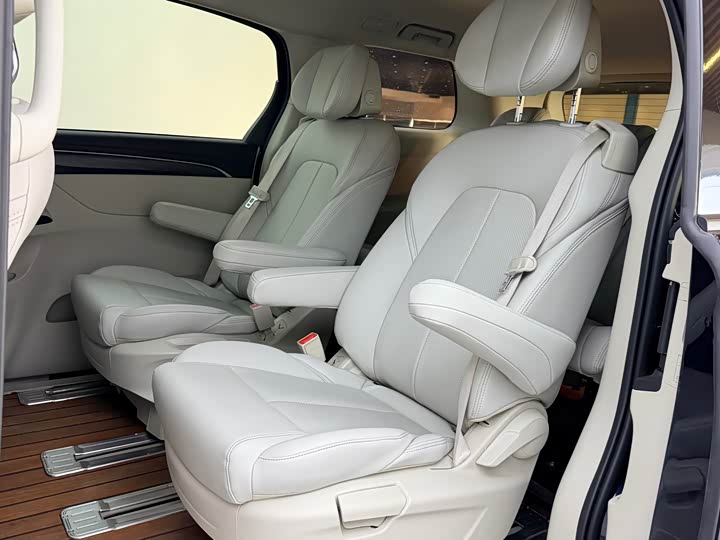 Фото 20 - Buick GL8 ES