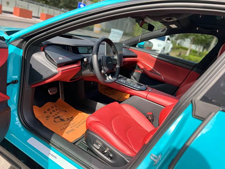 Фото 10 - Xiaomi SU7