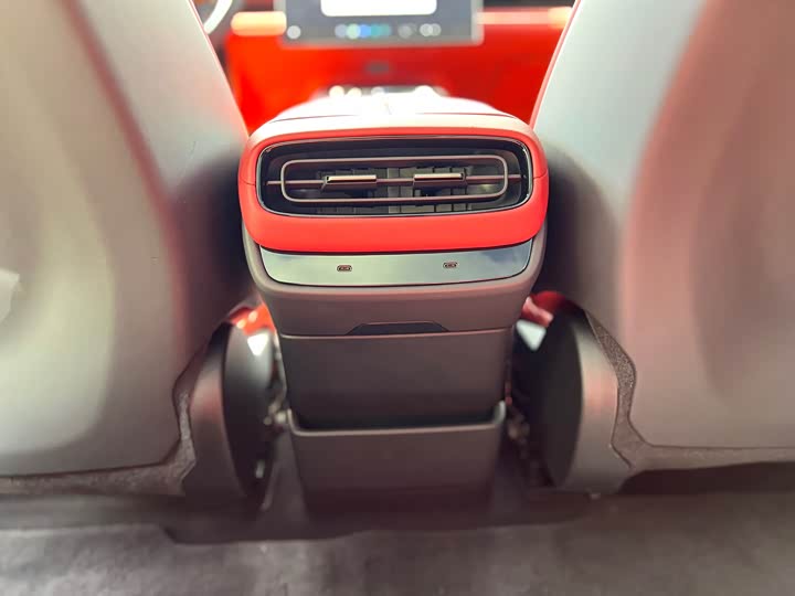 Фото 13 - Xiaomi SU7