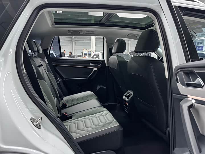 Фото 14 - Volkswagen Tayron