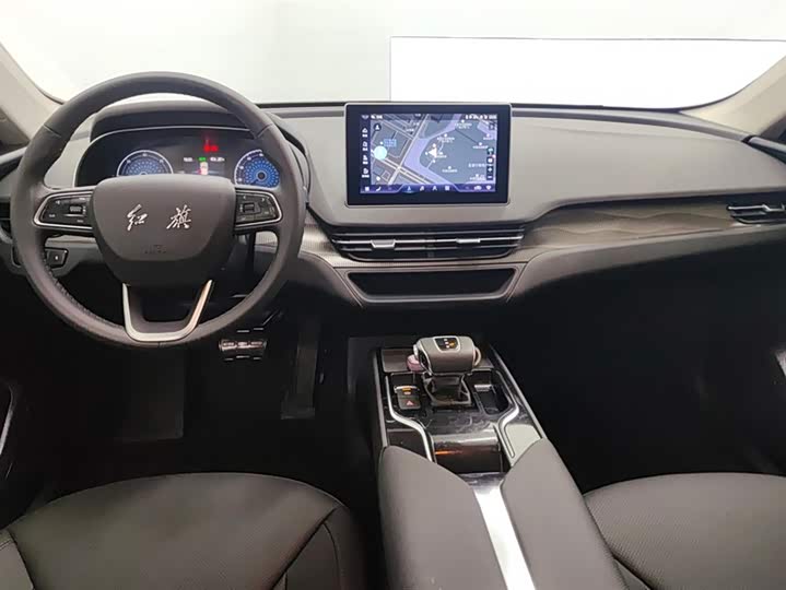 Фото 12 - Hongqi E-QM5